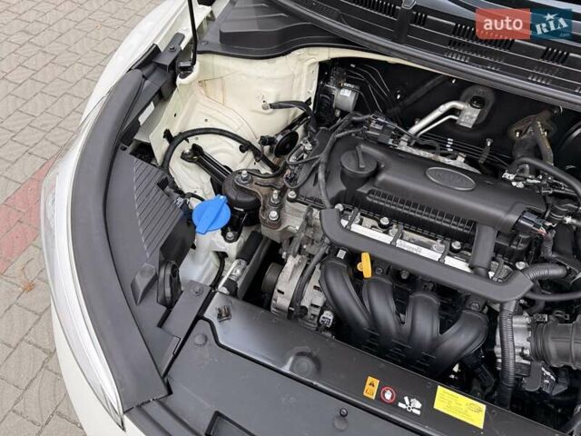Білий Кіа Stonic, об'ємом двигуна 1.37 л та пробігом 87 тис. км за 16400 $, фото 38 на Automoto.ua