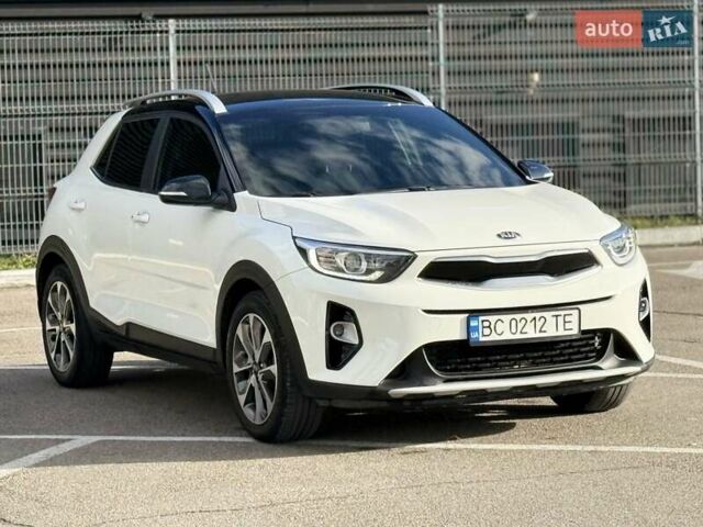 Білий Кіа Stonic, об'ємом двигуна 1.37 л та пробігом 68 тис. км за 17600 $, фото 55 на Automoto.ua