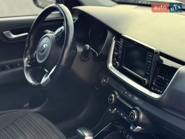 Білий Кіа Stonic, об'ємом двигуна 1.37 л та пробігом 68 тис. км за 17600 $, фото 44 на Automoto.ua