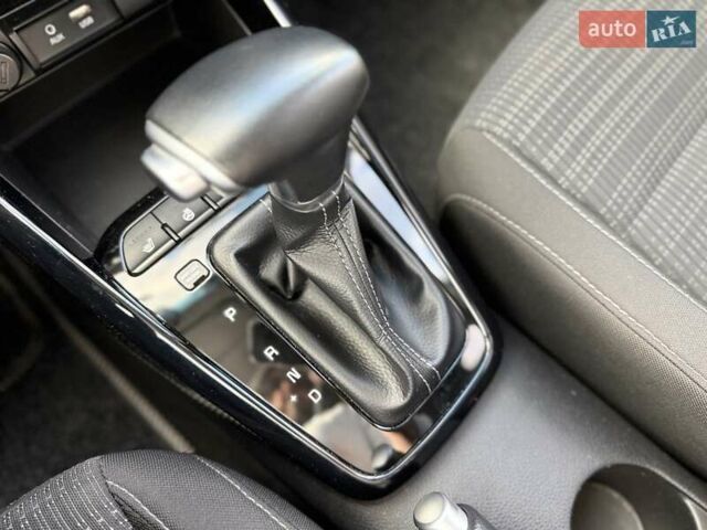 Білий Кіа Stonic, об'ємом двигуна 1.37 л та пробігом 68 тис. км за 17600 $, фото 11 на Automoto.ua