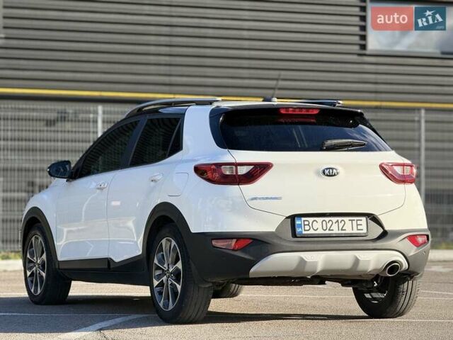Білий Кіа Stonic, об'ємом двигуна 1.37 л та пробігом 68 тис. км за 17600 $, фото 4 на Automoto.ua