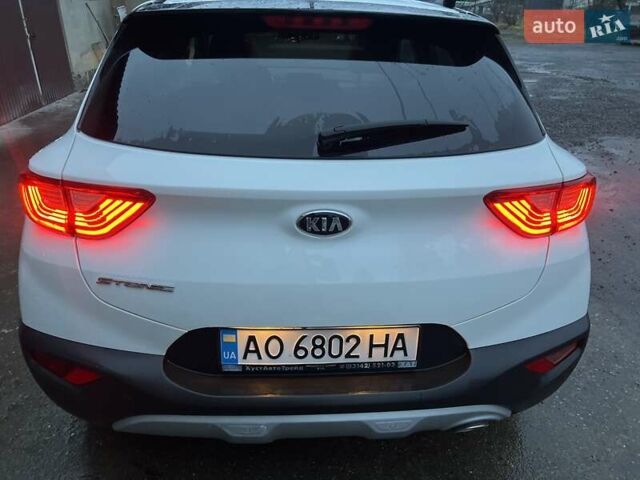 Белый Киа Stonic, объемом двигателя 1.37 л и пробегом 60 тыс. км за 17000 $, фото 8 на Automoto.ua