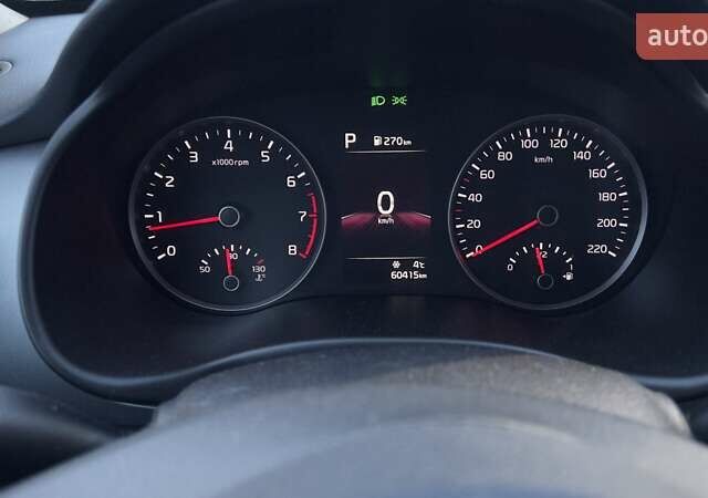 Белый Киа Stonic, объемом двигателя 1.37 л и пробегом 60 тыс. км за 17000 $, фото 2 на Automoto.ua