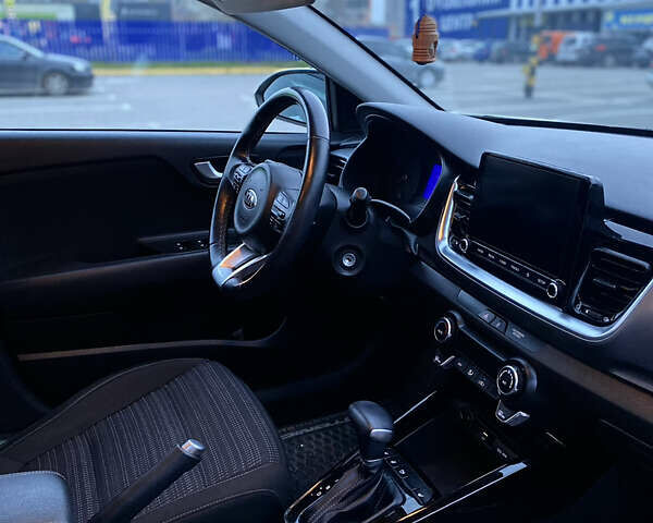 Белый Киа Stonic, объемом двигателя 1.37 л и пробегом 26 тыс. км за 17300 $, фото 1 на Automoto.ua