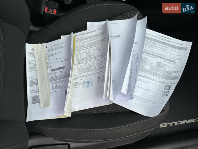 Белый Киа Stonic, объемом двигателя 1.4 л и пробегом 54 тыс. км за 17800 $, фото 15 на Automoto.ua
