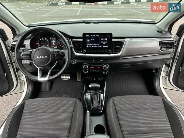 Белый Киа Stonic, объемом двигателя 1.4 л и пробегом 54 тыс. км за 17800 $, фото 12 на Automoto.ua