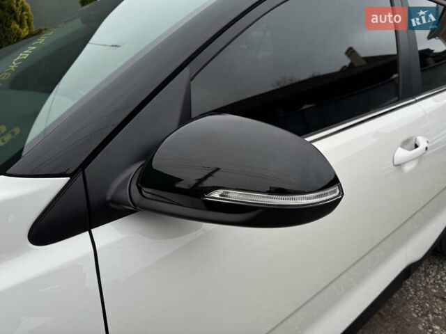 Белый Киа Stonic, объемом двигателя 1.4 л и пробегом 24 тыс. км за 17500 $, фото 16 на Automoto.ua