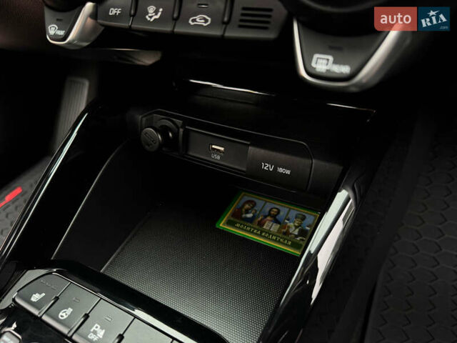 Белый Киа Stonic, объемом двигателя 1.4 л и пробегом 24 тыс. км за 17500 $, фото 37 на Automoto.ua