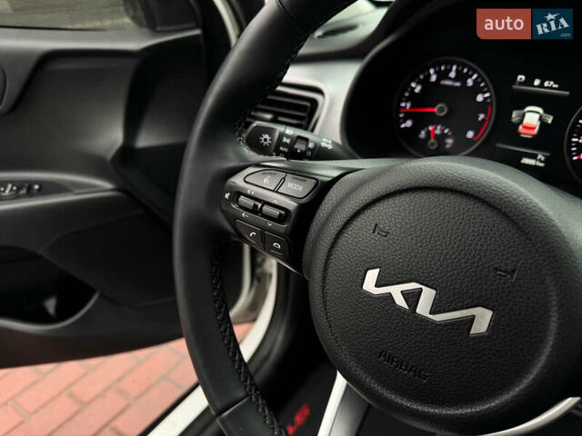 Белый Киа Stonic, объемом двигателя 1.4 л и пробегом 24 тыс. км за 17500 $, фото 43 на Automoto.ua