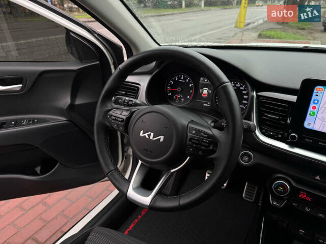 Белый Киа Stonic, объемом двигателя 1.4 л и пробегом 24 тыс. км за 17500 $, фото 40 на Automoto.ua