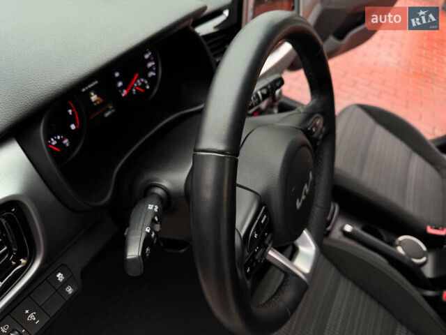 Белый Киа Stonic, объемом двигателя 1.4 л и пробегом 24 тыс. км за 17500 $, фото 64 на Automoto.ua
