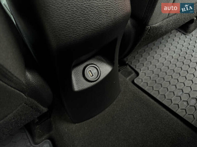 Белый Киа Stonic, объемом двигателя 1.4 л и пробегом 24 тыс. км за 17500 $, фото 62 на Automoto.ua