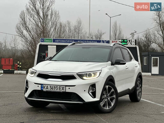 Белый Киа Stonic, объемом двигателя 1.4 л и пробегом 54 тыс. км за 17800 $, фото 2 на Automoto.ua