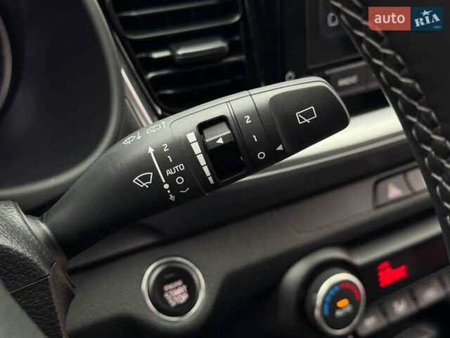 Белый Киа Stonic, объемом двигателя 1.4 л и пробегом 24 тыс. км за 17500 $, фото 45 на Automoto.ua