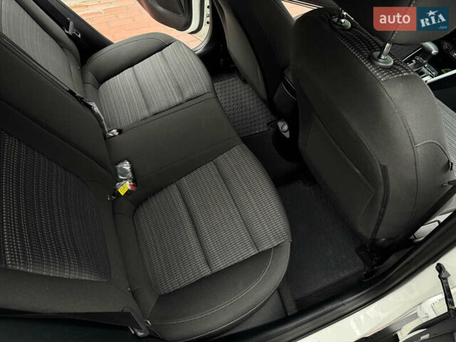 Белый Киа Stonic, объемом двигателя 1.4 л и пробегом 24 тыс. км за 17500 $, фото 28 на Automoto.ua