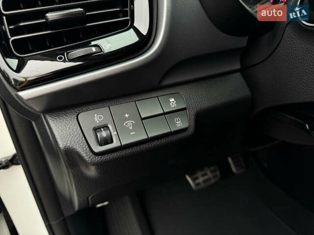 Белый Киа Stonic, объемом двигателя 1.4 л и пробегом 24 тыс. км за 17500 $, фото 47 на Automoto.ua