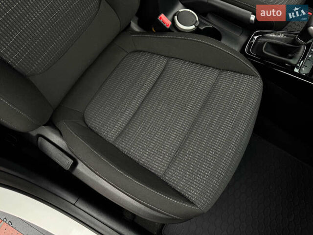 Белый Киа Stonic, объемом двигателя 1.4 л и пробегом 24 тыс. км за 17500 $, фото 57 на Automoto.ua