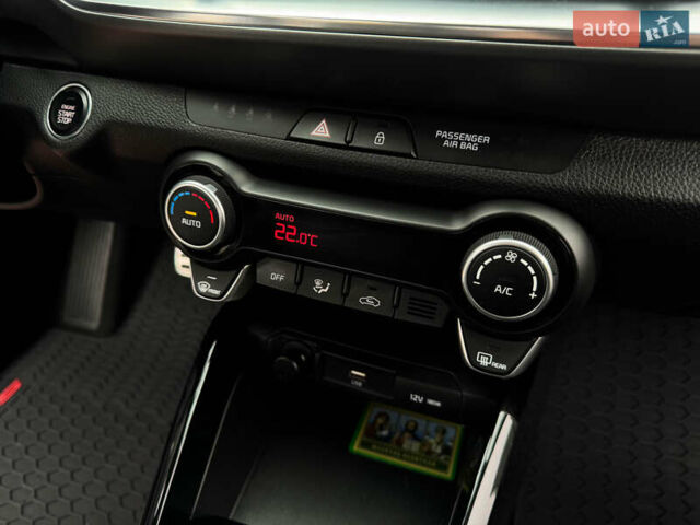 Белый Киа Stonic, объемом двигателя 1.4 л и пробегом 24 тыс. км за 17500 $, фото 36 на Automoto.ua
