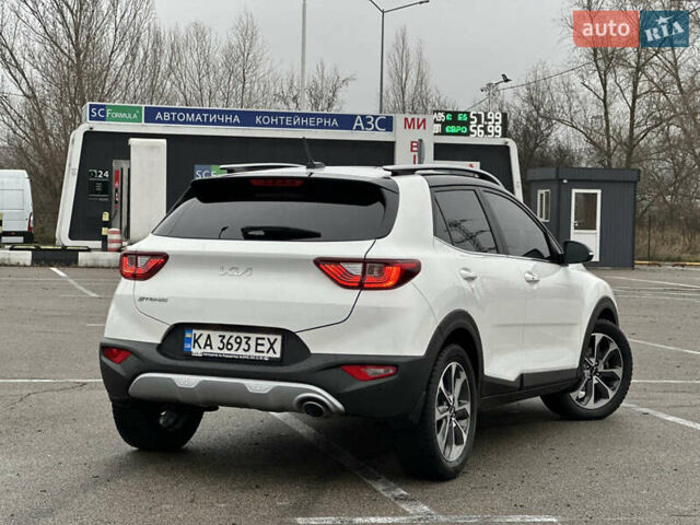 Белый Киа Stonic, объемом двигателя 1.4 л и пробегом 54 тыс. км за 17800 $, фото 4 на Automoto.ua