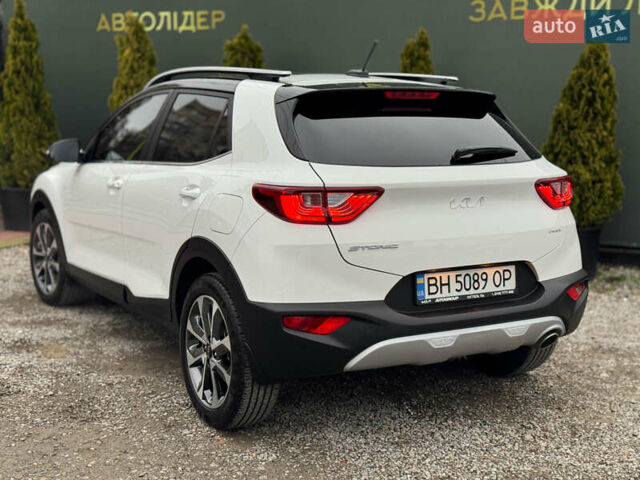 Белый Киа Stonic, объемом двигателя 1.4 л и пробегом 24 тыс. км за 17500 $, фото 2 на Automoto.ua