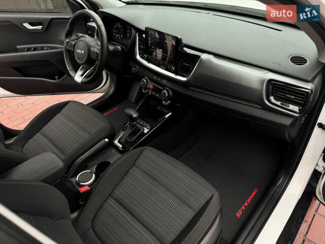 Белый Киа Stonic, объемом двигателя 1.4 л и пробегом 24 тыс. км за 17500 $, фото 29 на Automoto.ua