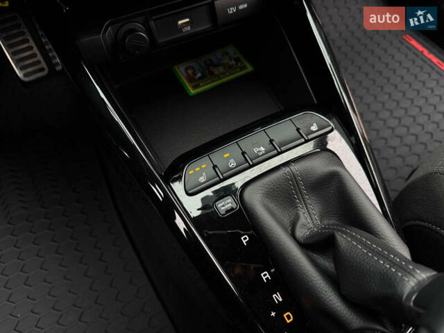 Белый Киа Stonic, объемом двигателя 1.4 л и пробегом 24 тыс. км за 17500 $, фото 38 на Automoto.ua