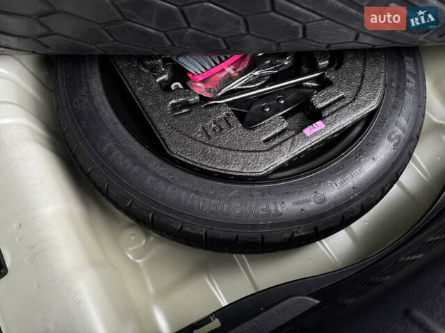 Белый Киа Stonic, объемом двигателя 1.4 л и пробегом 24 тыс. км за 17500 $, фото 66 на Automoto.ua