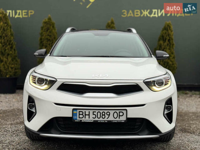 Белый Киа Stonic, объемом двигателя 1.4 л и пробегом 24 тыс. км за 17500 $, фото 4 на Automoto.ua