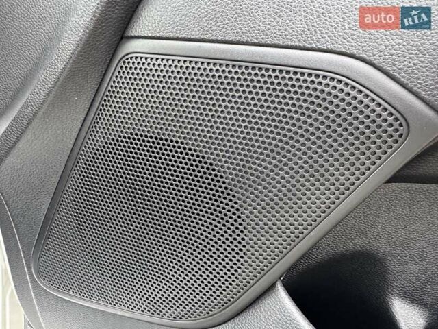 Белый Киа Stonic, объемом двигателя 1.37 л и пробегом 18 тыс. км за 19700 $, фото 64 на Automoto.ua