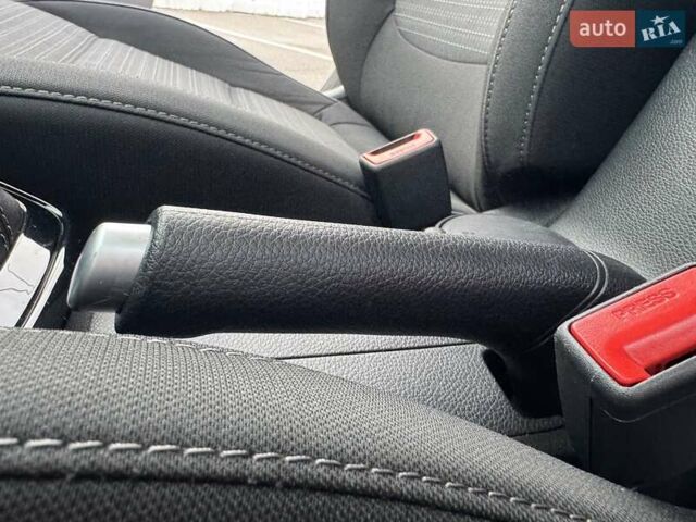 Белый Киа Stonic, объемом двигателя 1.37 л и пробегом 18 тыс. км за 19700 $, фото 44 на Automoto.ua