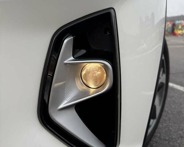 Белый Киа Stonic, объемом двигателя 1.37 л и пробегом 18 тыс. км за 19700 $, фото 11 на Automoto.ua