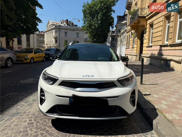 Білий Кіа Stonic, об'ємом двигуна 1.4 л та пробігом 16 тис. км за 22000 $, фото 2 на Automoto.ua