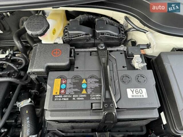 Белый Киа Stonic, объемом двигателя 1.37 л и пробегом 18 тыс. км за 19700 $, фото 16 на Automoto.ua