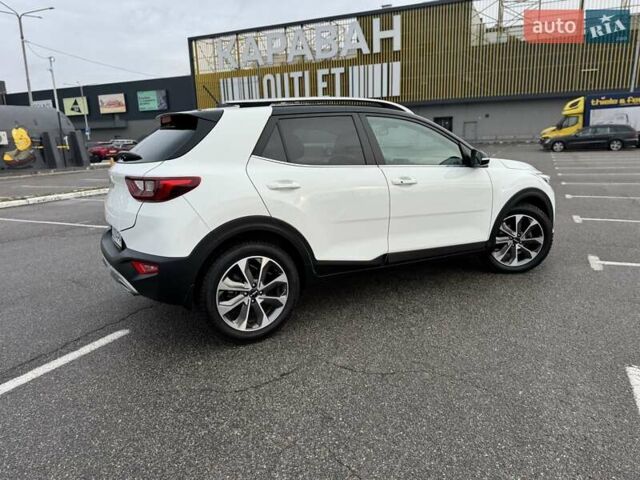 Белый Киа Stonic, объемом двигателя 1.37 л и пробегом 18 тыс. км за 19700 $, фото 6 на Automoto.ua