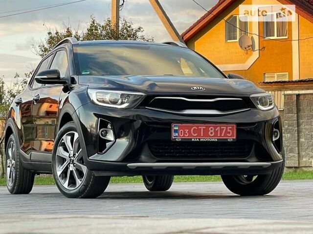 Черный Киа Stonic, объемом двигателя 1.6 л и пробегом 140 тыс. км за 15299 $, фото 3 на Automoto.ua