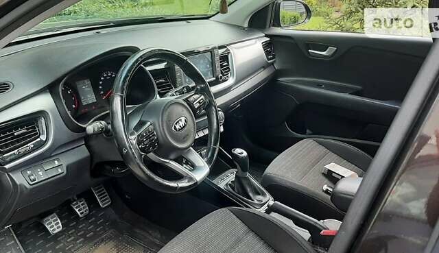 Коричневий Кіа Stonic, об'ємом двигуна 1.37 л та пробігом 100 тис. км за 14100 $, фото 6 на Automoto.ua