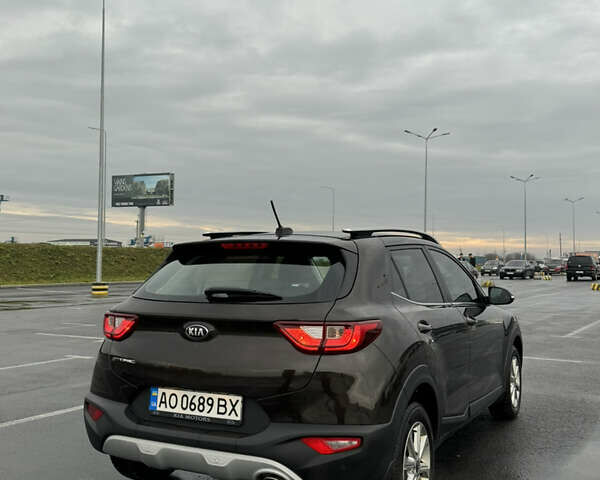 Коричневый Киа Stonic, объемом двигателя 1.37 л и пробегом 95 тыс. км за 17000 $, фото 4 на Automoto.ua