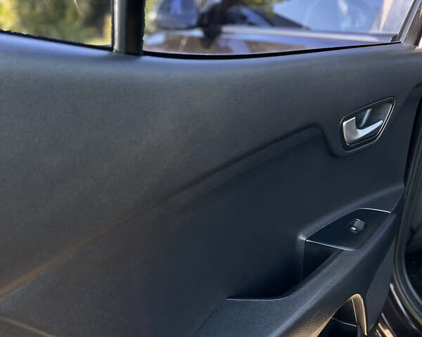 Коричневый Киа Stonic, объемом двигателя 1.37 л и пробегом 103 тыс. км за 14350 $, фото 14 на Automoto.ua