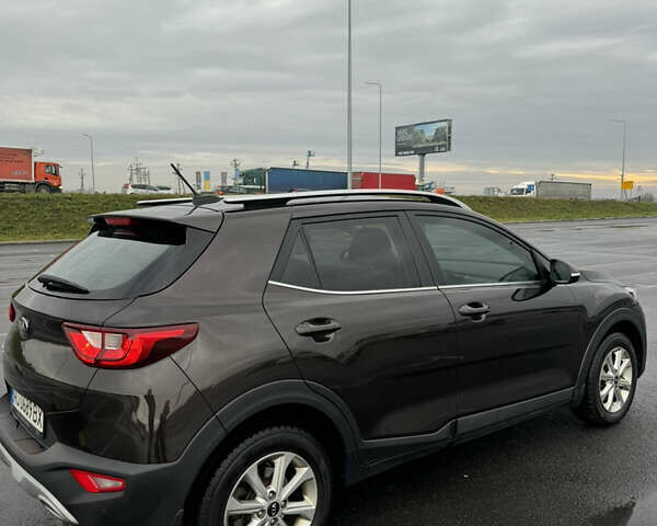 Коричневый Киа Stonic, объемом двигателя 1.37 л и пробегом 95 тыс. км за 17000 $, фото 6 на Automoto.ua