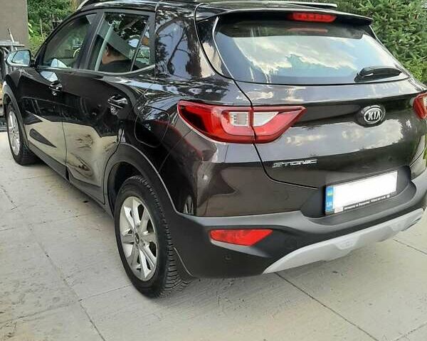 Коричневий Кіа Stonic, об'ємом двигуна 1.37 л та пробігом 100 тис. км за 14100 $, фото 2 на Automoto.ua