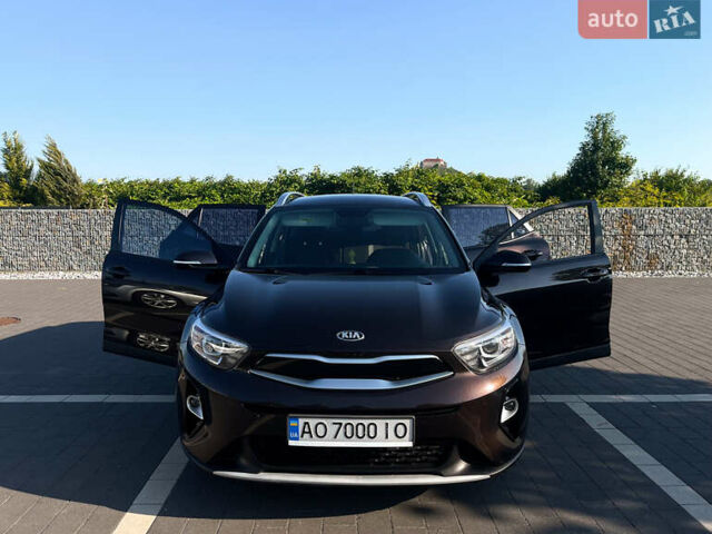 Коричневый Киа Stonic, объемом двигателя 1.37 л и пробегом 103 тыс. км за 14350 $, фото 29 на Automoto.ua
