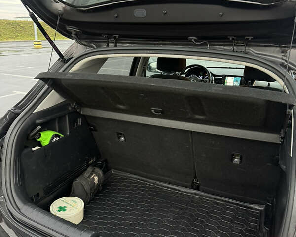 Коричневый Киа Stonic, объемом двигателя 1.37 л и пробегом 95 тыс. км за 17000 $, фото 12 на Automoto.ua