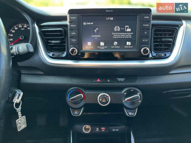 Коричневый Киа Stonic, объемом двигателя 1.37 л и пробегом 103 тыс. км за 14350 $, фото 19 на Automoto.ua