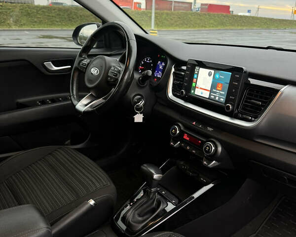 Коричневый Киа Stonic, объемом двигателя 1.37 л и пробегом 95 тыс. км за 17000 $, фото 7 на Automoto.ua