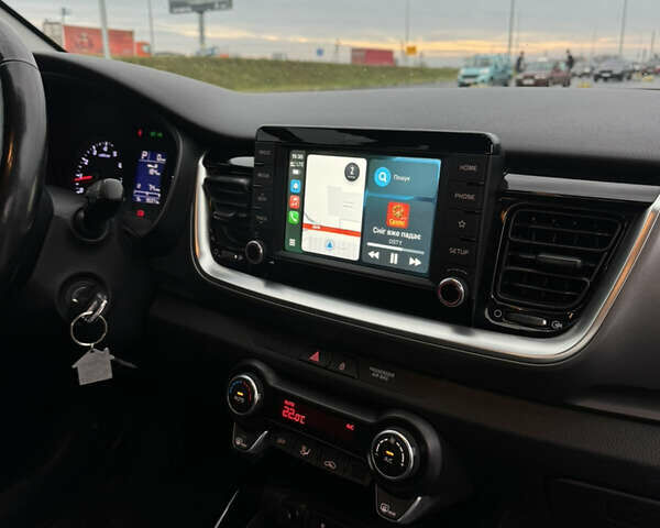 Коричневый Киа Stonic, объемом двигателя 1.37 л и пробегом 95 тыс. км за 17000 $, фото 8 на Automoto.ua