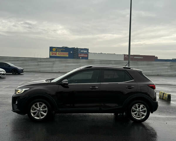 Коричневый Киа Stonic, объемом двигателя 1.37 л и пробегом 95 тыс. км за 17000 $, фото 5 на Automoto.ua