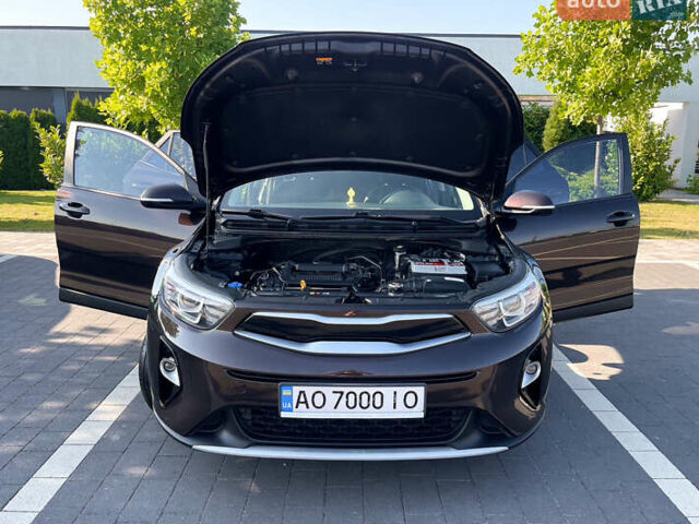 Коричневый Киа Stonic, объемом двигателя 1.37 л и пробегом 103 тыс. км за 14350 $, фото 4 на Automoto.ua