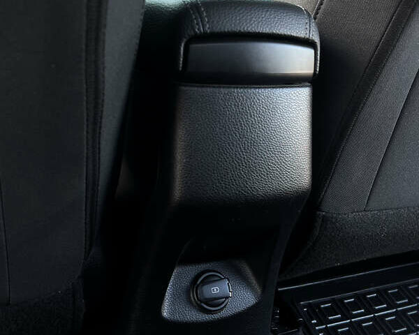 Коричневый Киа Stonic, объемом двигателя 1.37 л и пробегом 103 тыс. км за 14350 $, фото 32 на Automoto.ua