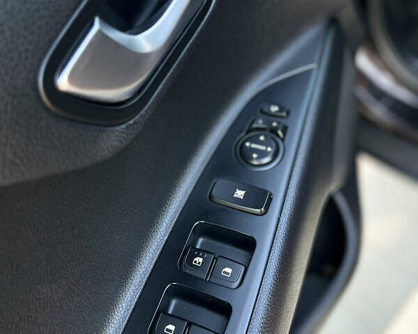 Коричневый Киа Stonic, объемом двигателя 1.37 л и пробегом 103 тыс. км за 14350 $, фото 26 на Automoto.ua