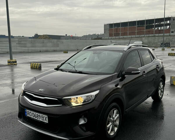 Коричневый Киа Stonic, объемом двигателя 1.37 л и пробегом 95 тыс. км за 17000 $, фото 2 на Automoto.ua